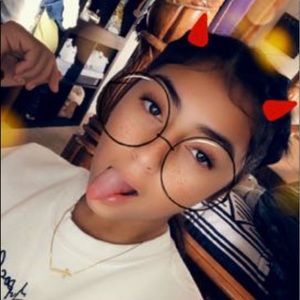 Meet your Posher, Lily